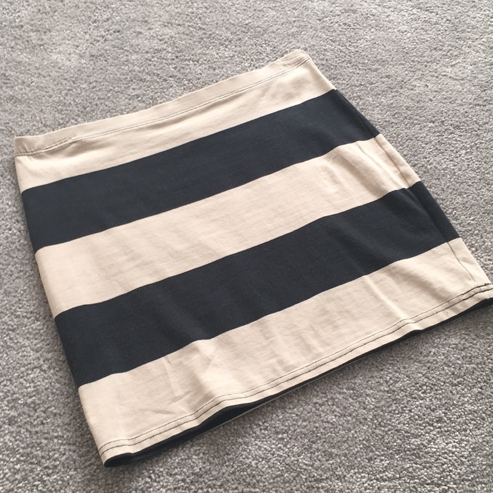 H&M striped mini skirt 🖤